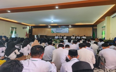 Rapat Koordinasi Kepala dan Operator Madrasah di Aula Kemenag Hulu Sungai Utara Tekankan Penguatan Administrasi, Akurasi Data EMIS–Verval PD–PDUM, Pengelolaan Dana BOS, Akreditasi, dan Keteladanan Disiplin Guru