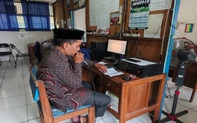 Kepala MTs Nurul Hidayah Kota Raja Pimpin Langsung Pembacaan Surah Yasin, Al-Waqi’ah, dan Al-Mulk dalam Kegiatan Jumat Berkah sebagai Upaya Penguatan Nilai Keimanan dan Karakter Religius Siswa