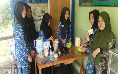 Praktik Pembelajaran SBK Kelas IX-A di MTs Nurul Hidayah Kota Raja Berlangsung Antusias dengan Materi Pembuatan Roti untuk Mengasah Kreativitas dan Life Skill Siswa